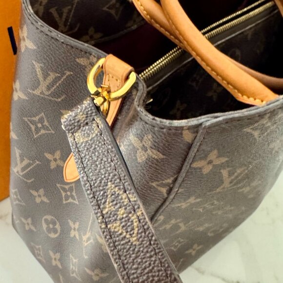 Louis Vuitton Montaigne GM Monogram Tote w/Shoulder Strap - Picture 11 of 13